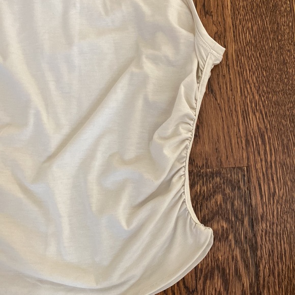 Lululemon Athletica Women's Mock  Turtleneck Sleeveless top.beige color. - Picture 4 of 6